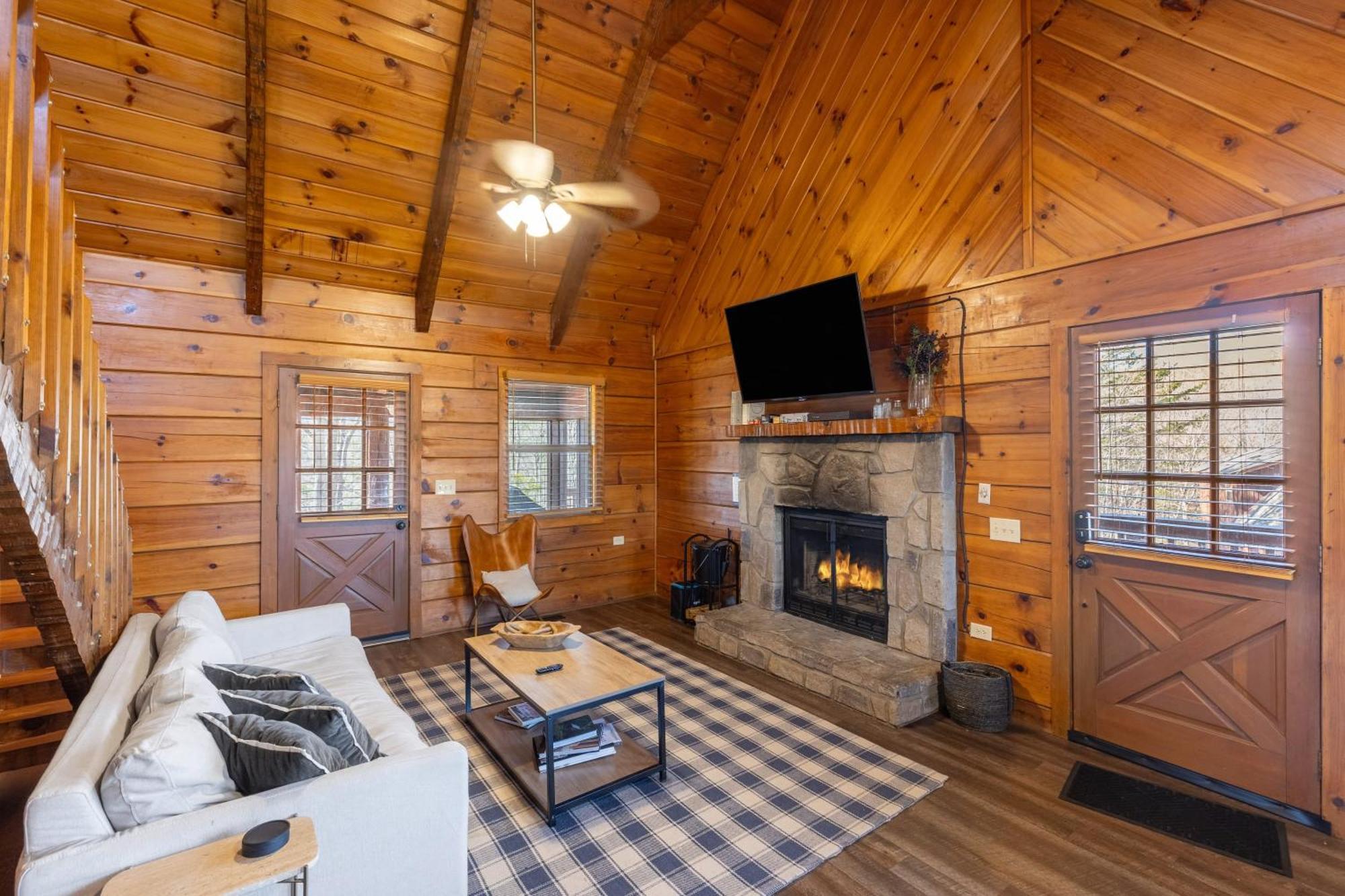 Dudley II By Avantstay Comfortable Cabin W Hot Tub Views 鸽子谷 外观 照片