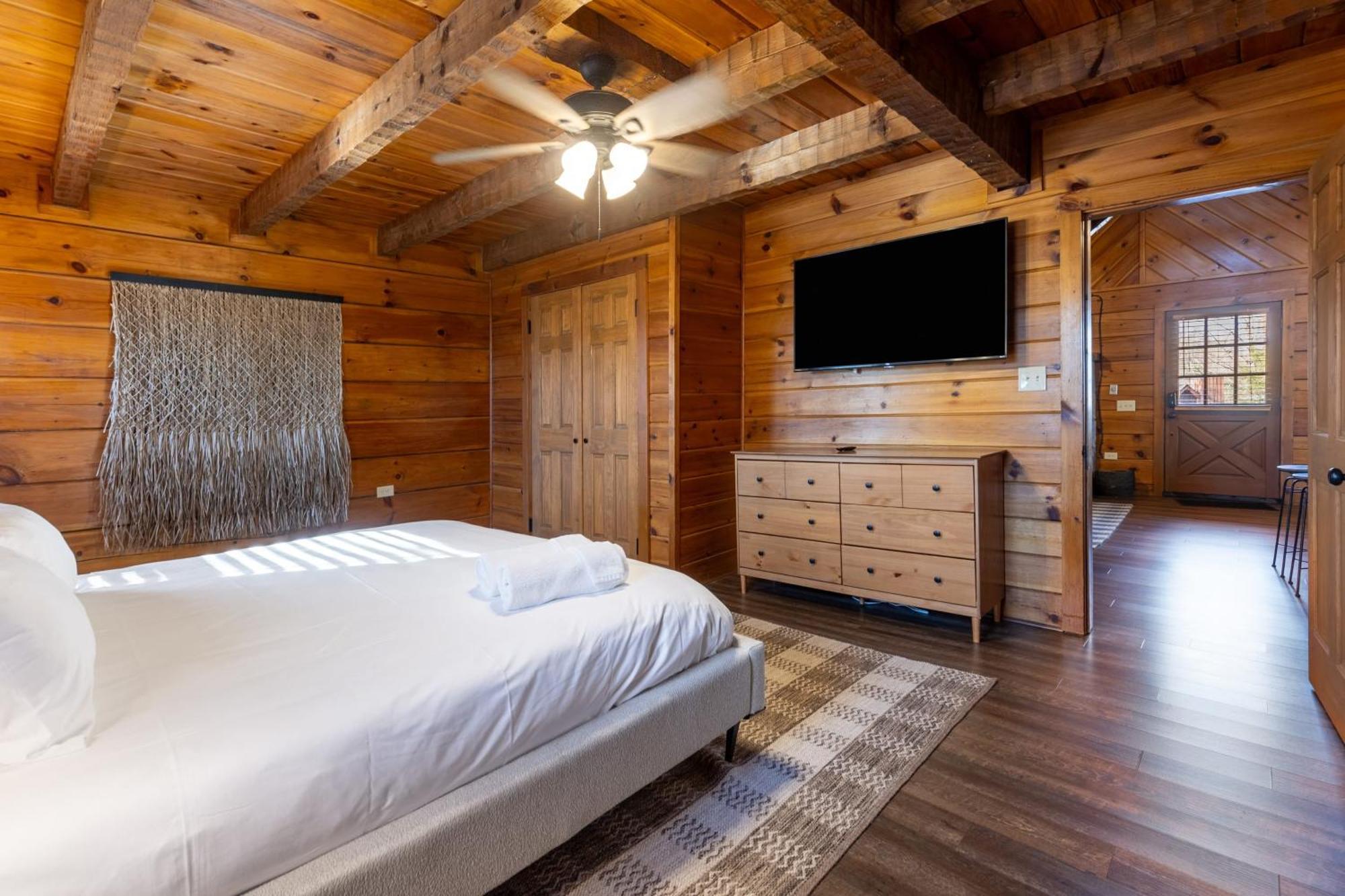 Dudley II By Avantstay Comfortable Cabin W Hot Tub Views 鸽子谷 外观 照片