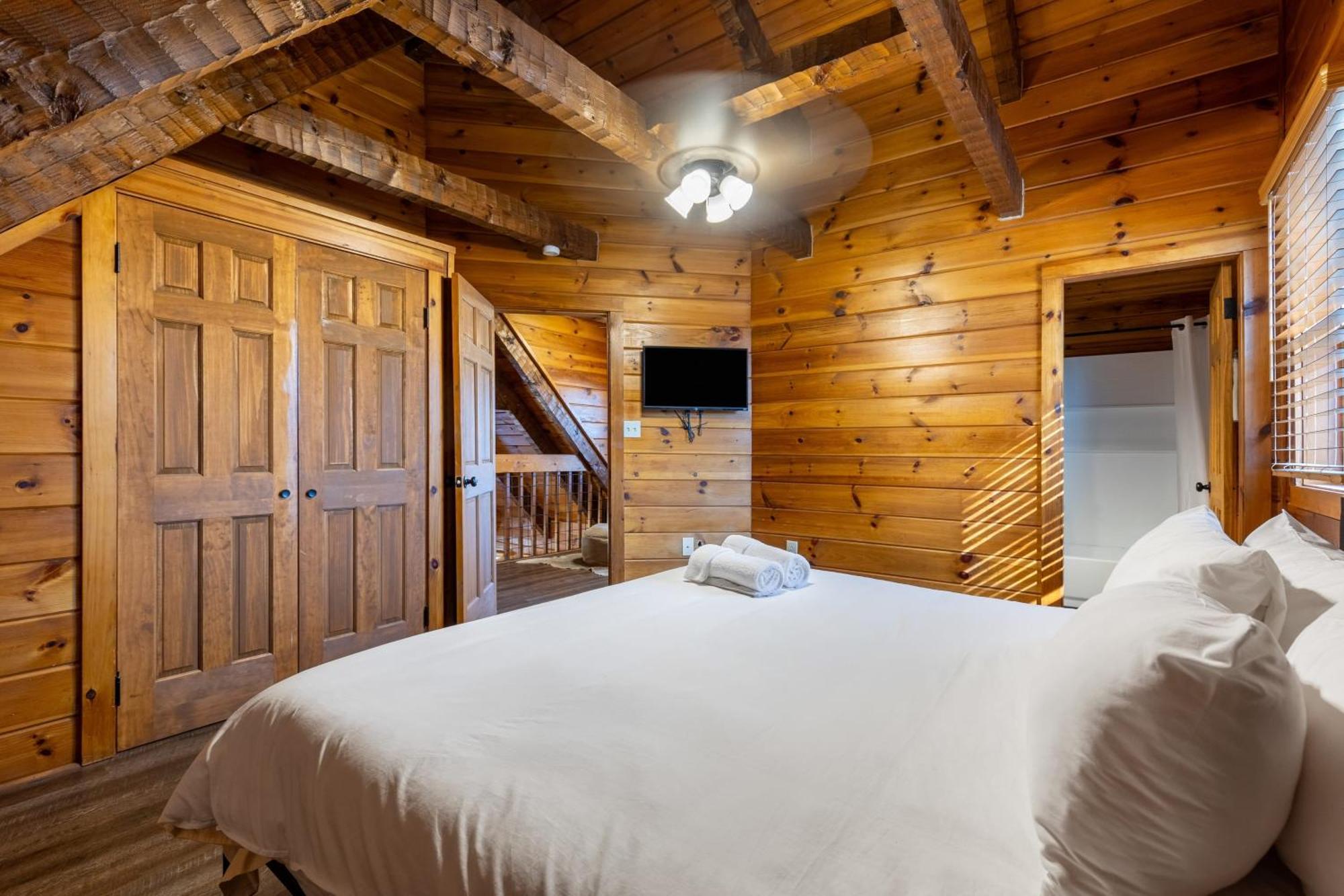 Dudley II By Avantstay Comfortable Cabin W Hot Tub Views 鸽子谷 外观 照片